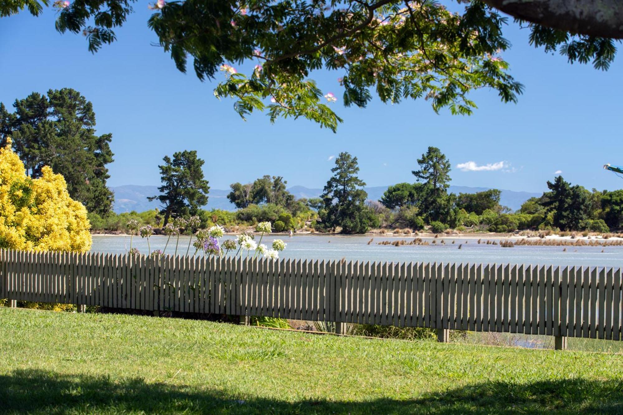 Tahuna Beach Holiday Park Нелсън Екстериор снимка
